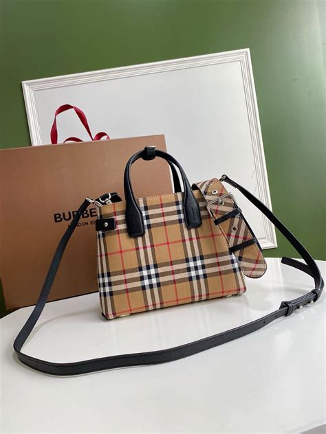 【BURBERRY 巴寶莉】格紋迷你拉鍊錢包 黑色(80840301) 